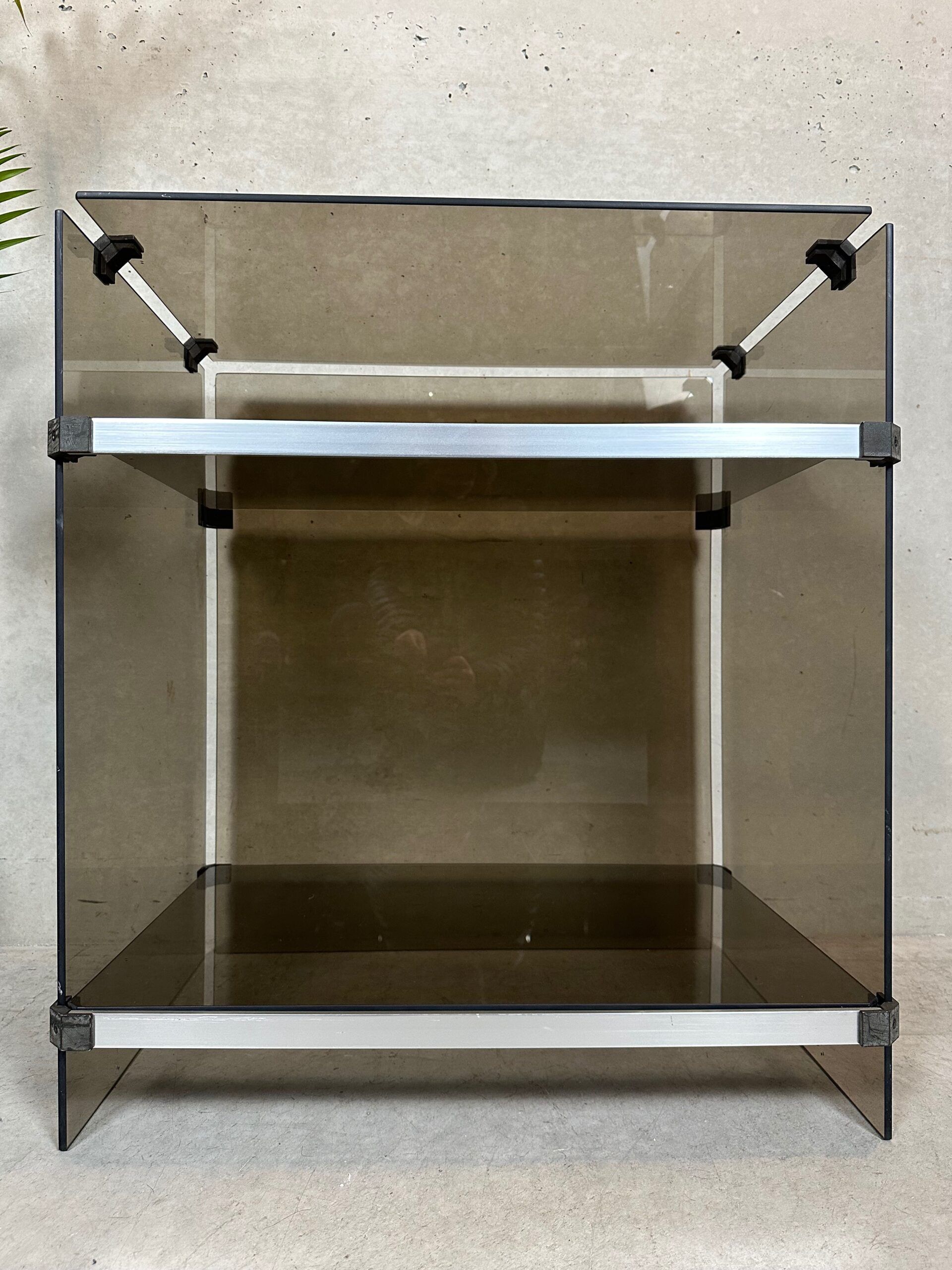Vintage design hifi cabinet – smoked glass