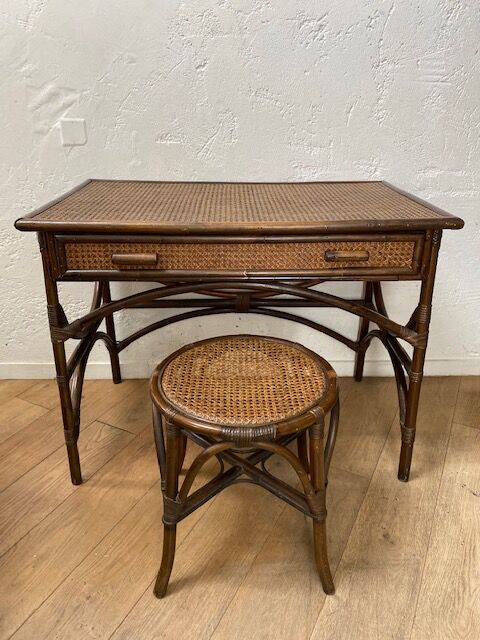Vintage rattan and canning desk with its stool