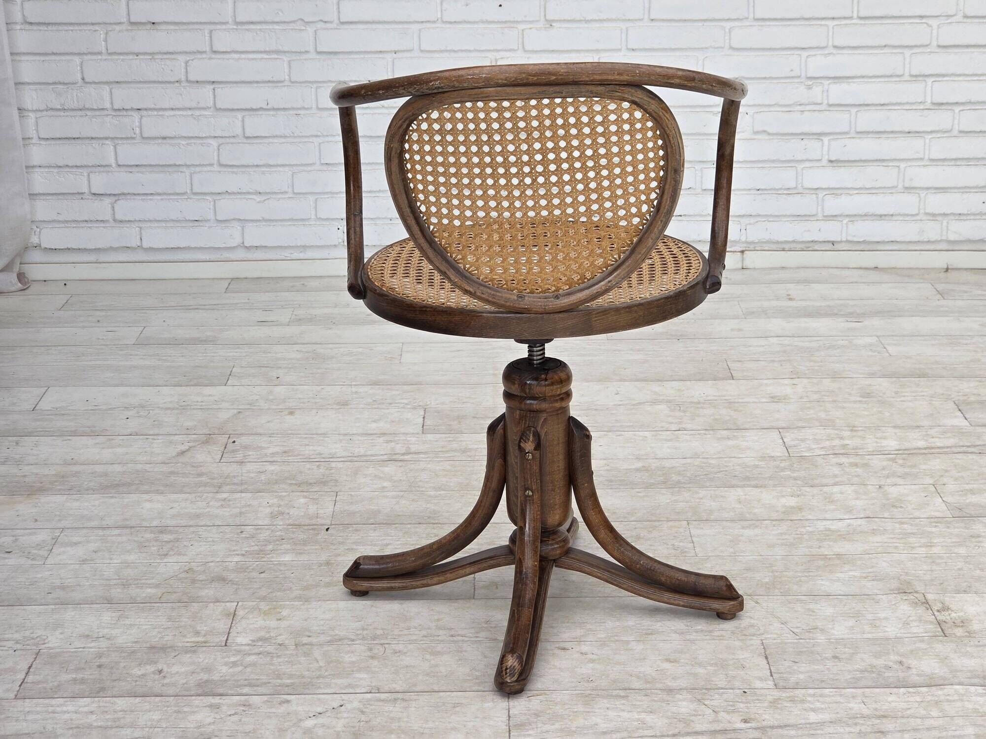 1950s, swivel armchair, bent wood, furniture mesh.