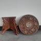 Tabouret de chasse en bois sculpté à décor de vignes