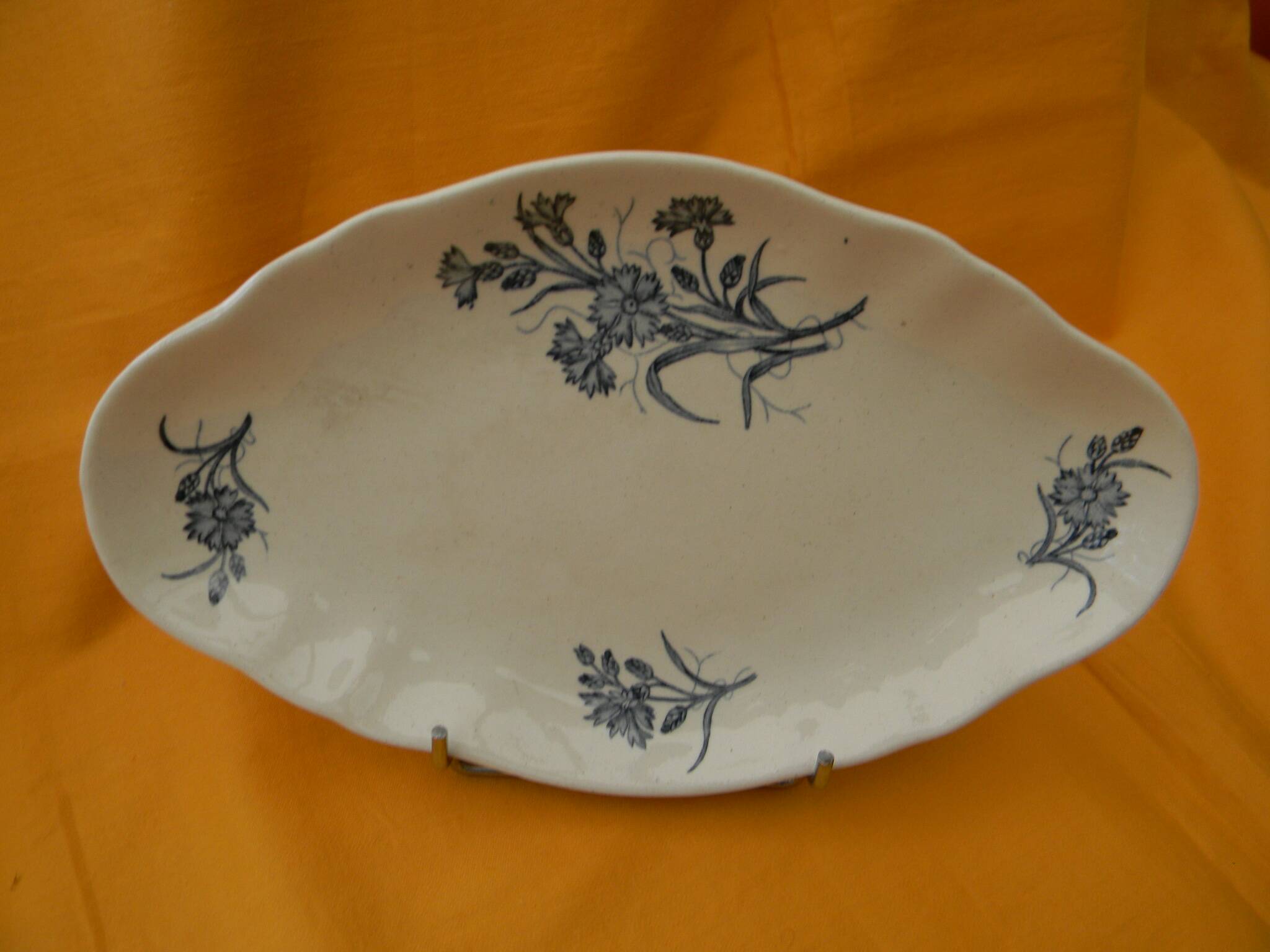 Longchamp earthenware dish cornflower decoration