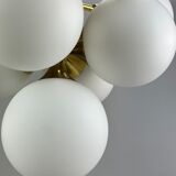 Lustre Sputnik Kaiser Leuchten design en verre opale années 60 70
