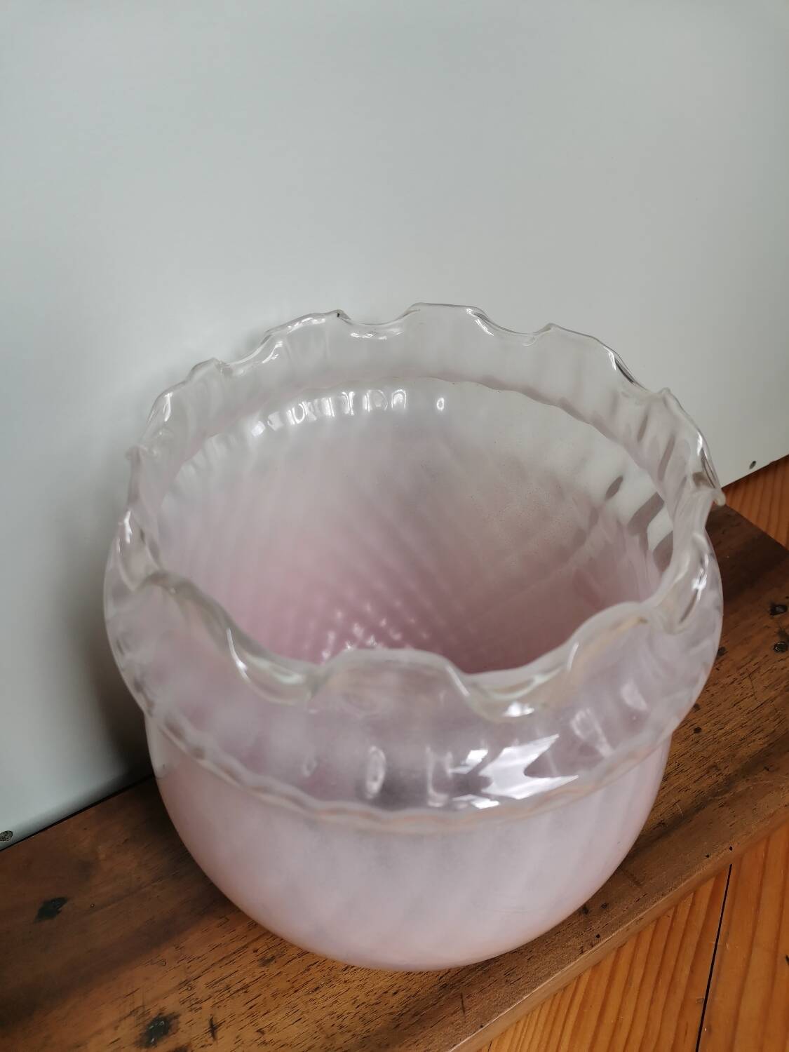 Globe de lampe abat jour méduse en verre moulé vintage rose pastel motif suspension baladeuse