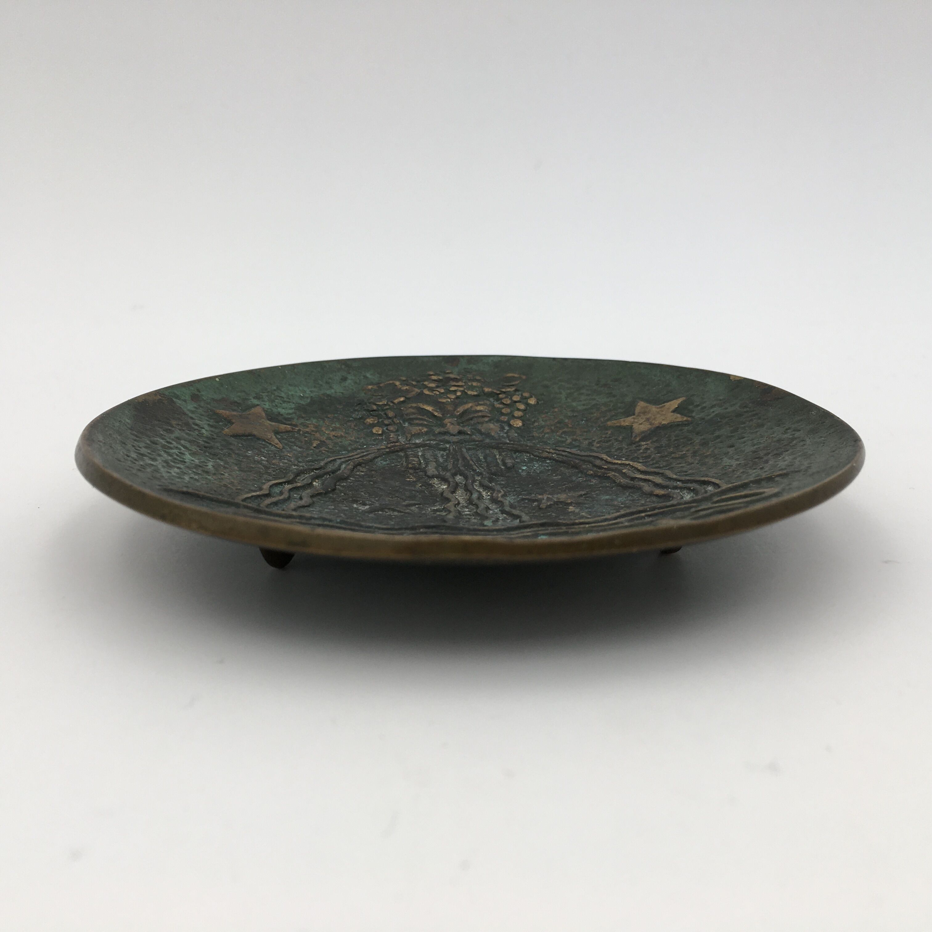 Max Le Verrier bronze trinket bowl, decoration of the sign of the zodiac Aquarius, 1930/1940