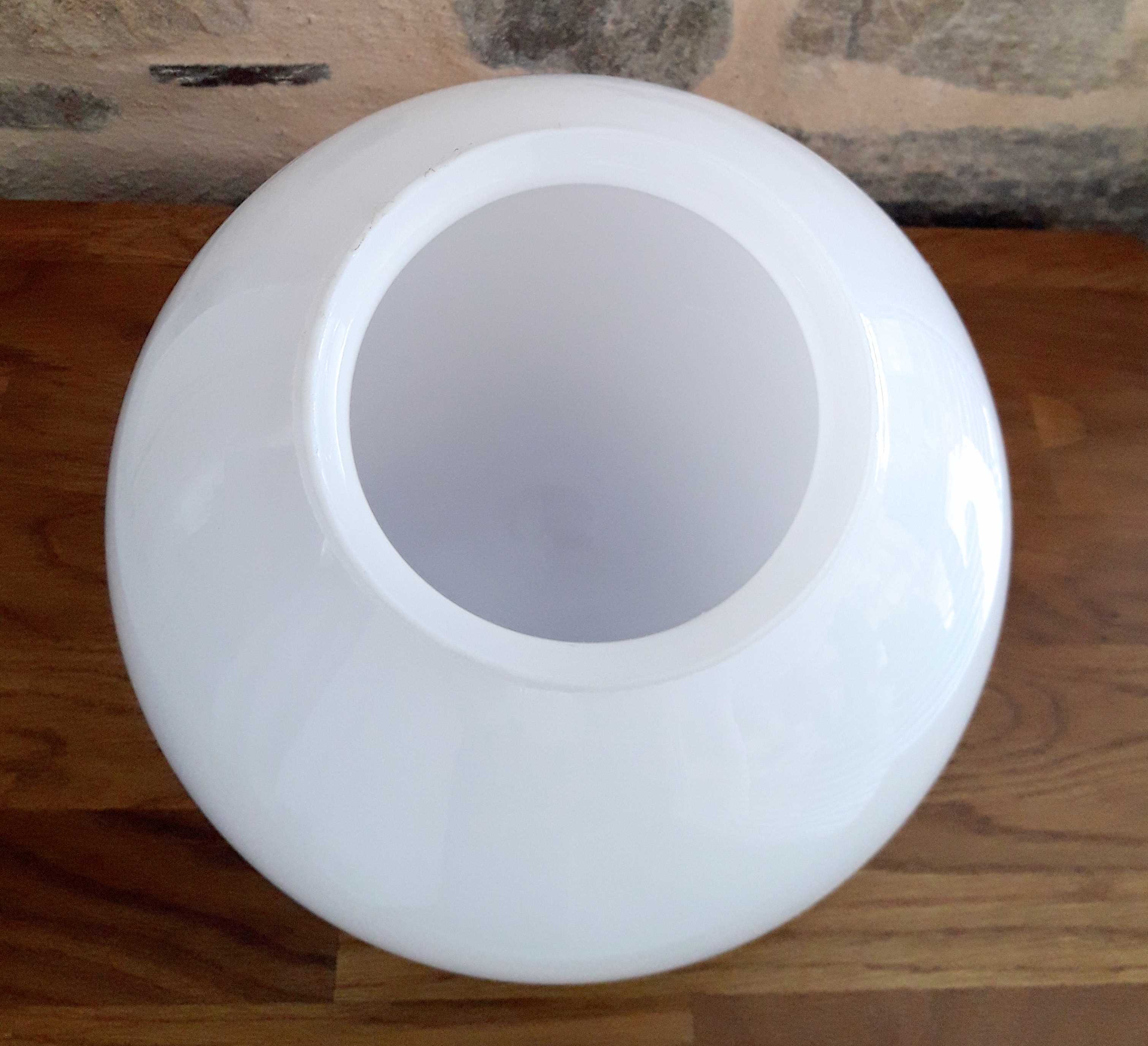 Suspension globe opaline Art Deco from the 1930s