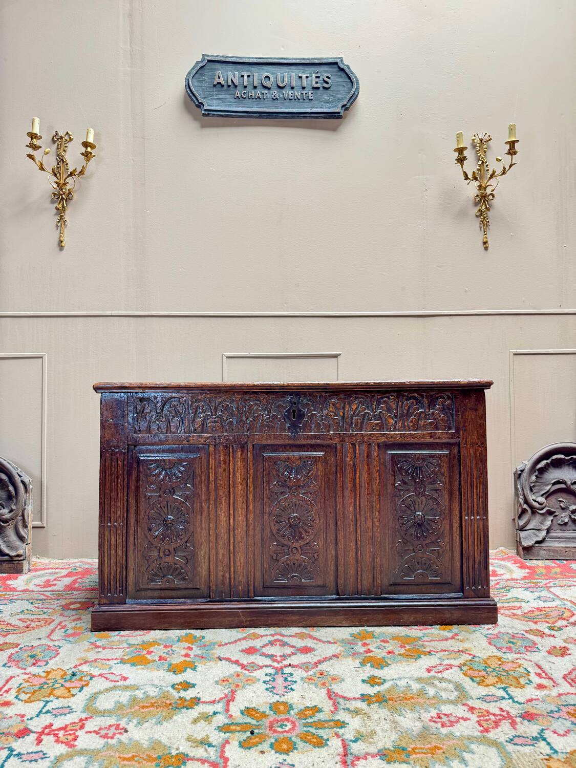 18th century Renaissance oak chest