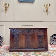 18th century Renaissance oak chest