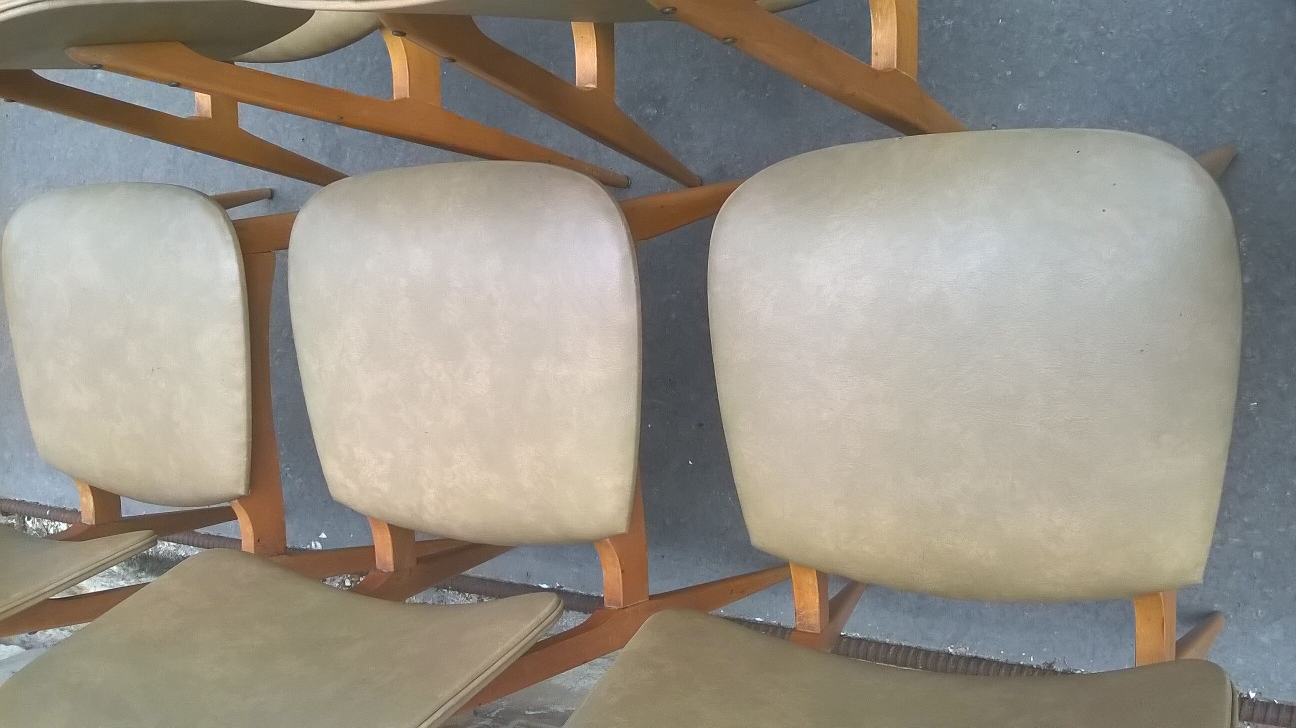 5 chaises style scandinave