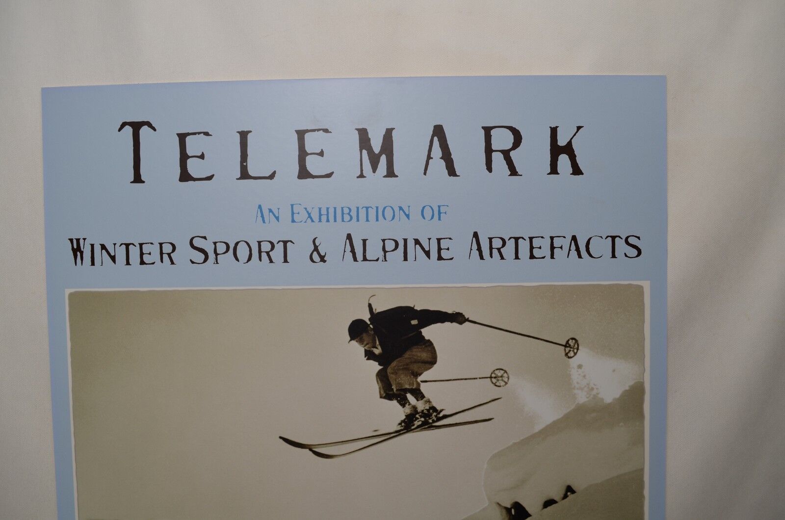 Affiche sur carton "Telemark an  exhibition of winter sport and alpine artefacts"