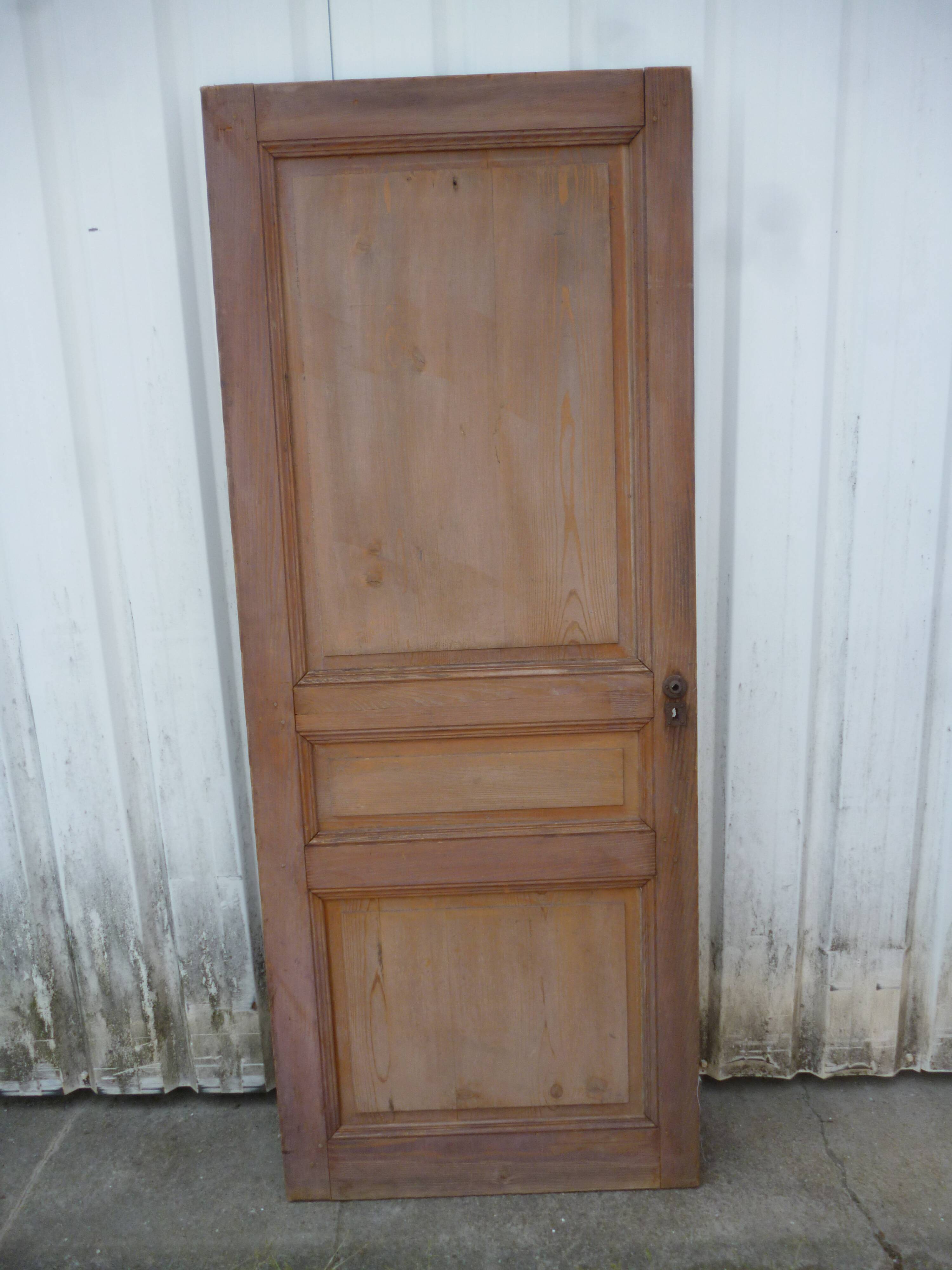 Wooden door old patina