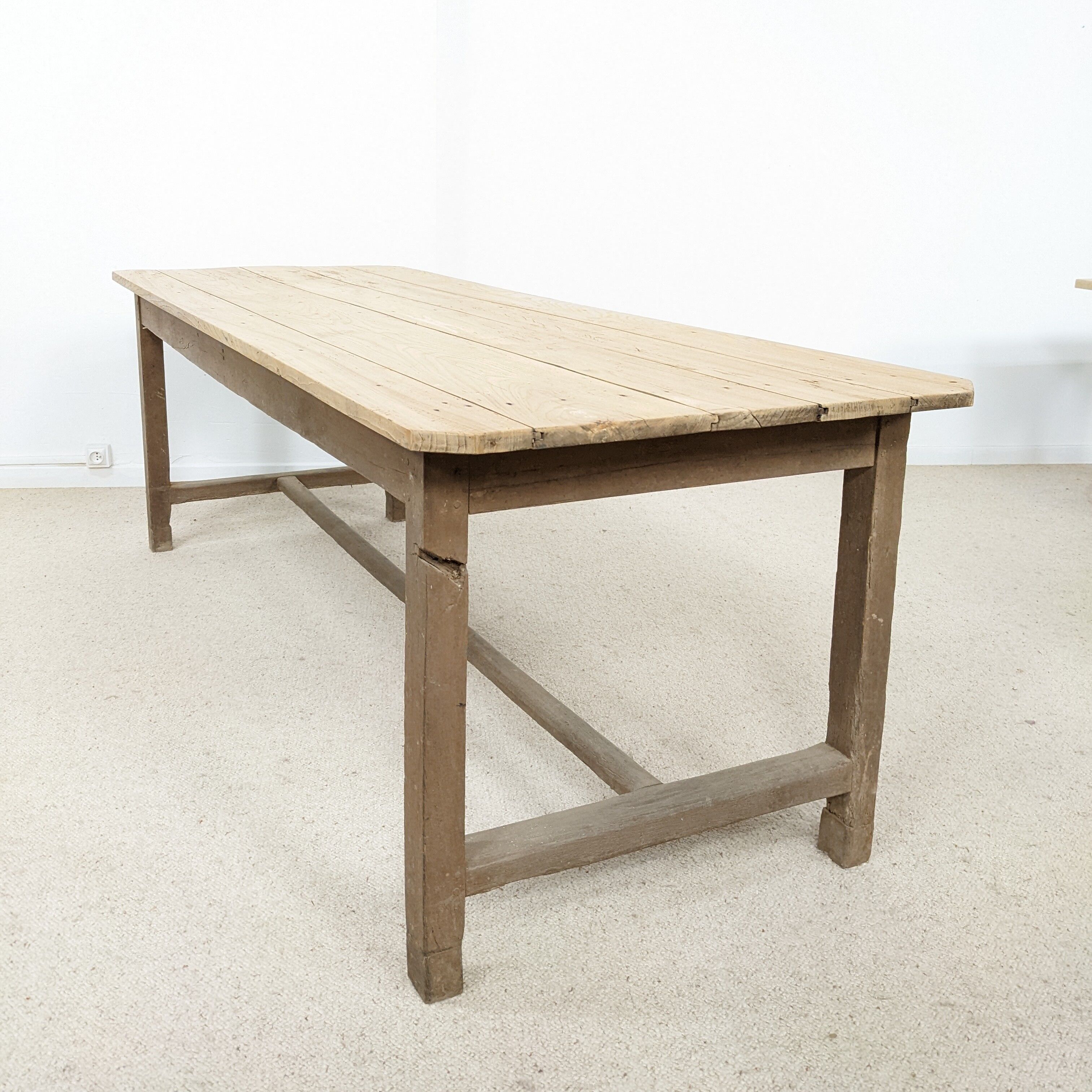 Farm table