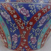 Hand-painted Chinese vase with gilded decorations, 1950