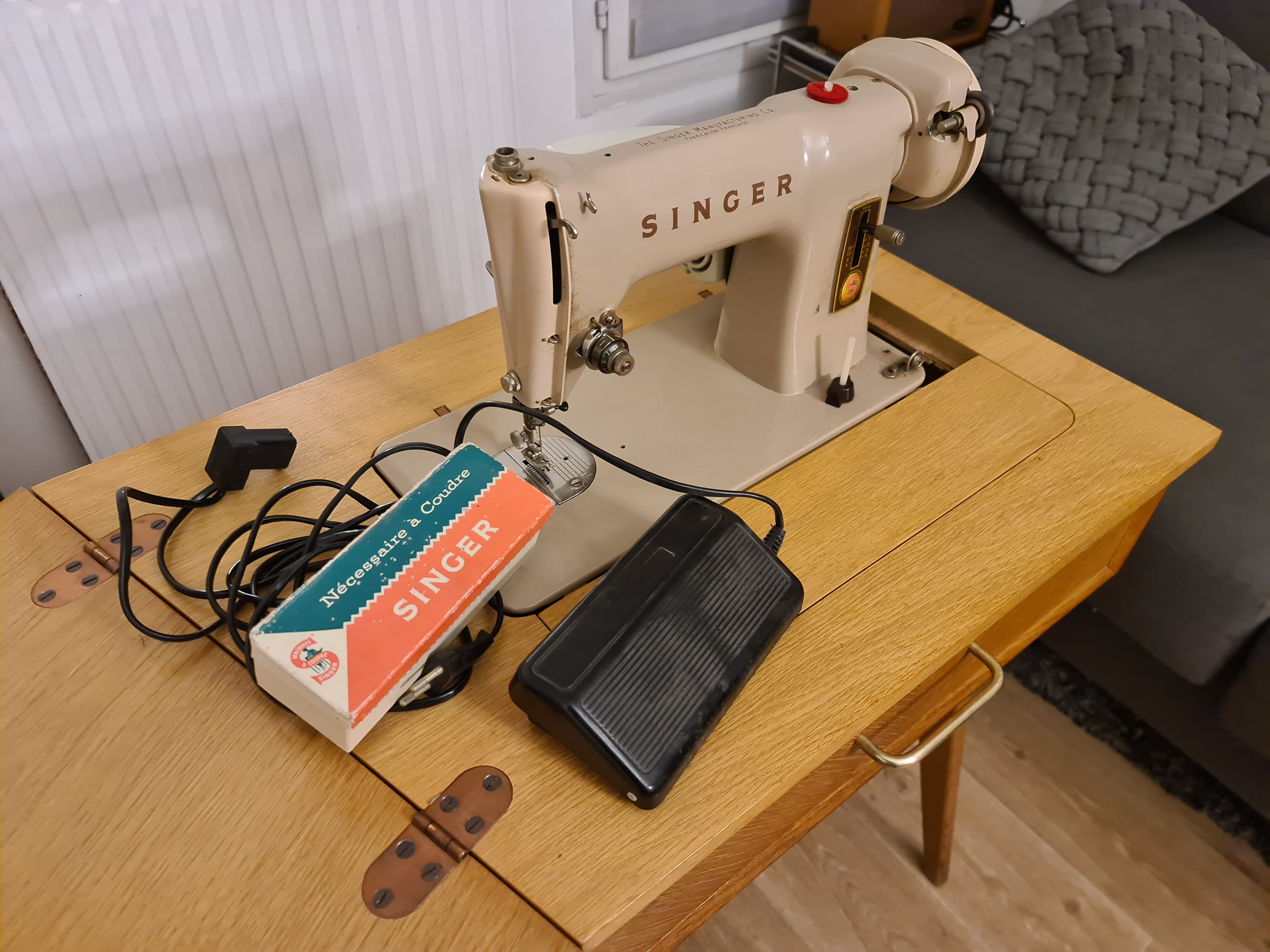 Vintage 1960 Scandinavian Singer sewing machine
