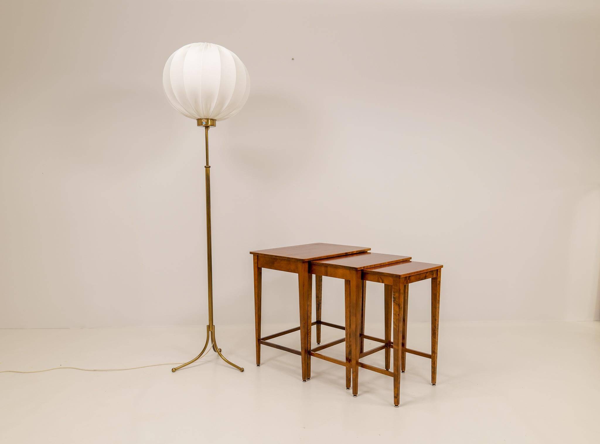 Tables gigognes Art déco en acajou et bouleau teinté, NK Suède, années 1940