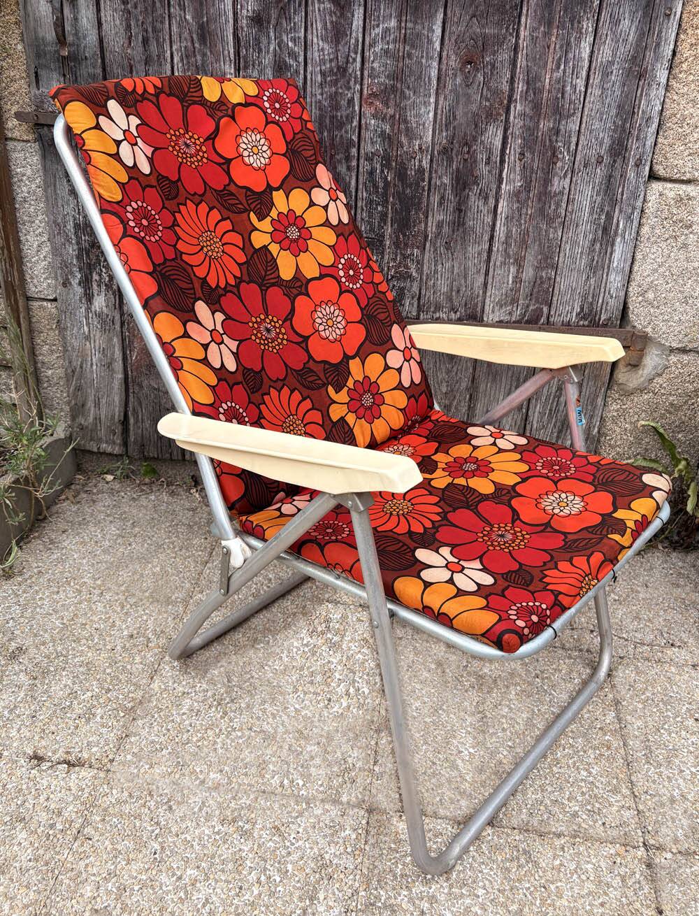 Vintage 1970s Kettler folding chair – pop floral print & structure