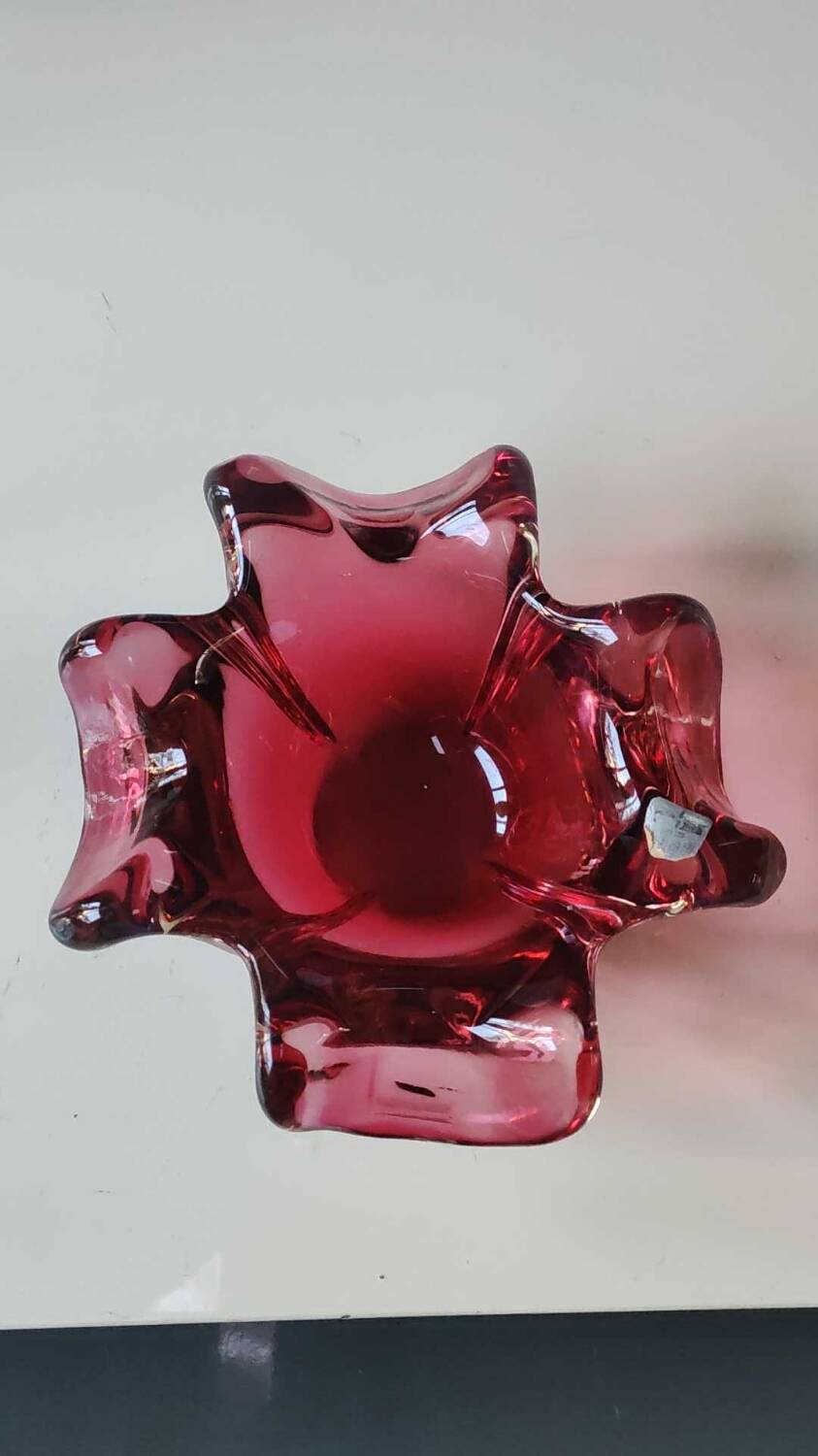 Floral/Corolla shaped pocket emptier. Murano Italy/Chambord by Fratelli Toso. In pink blown glass. Diam 18 cm