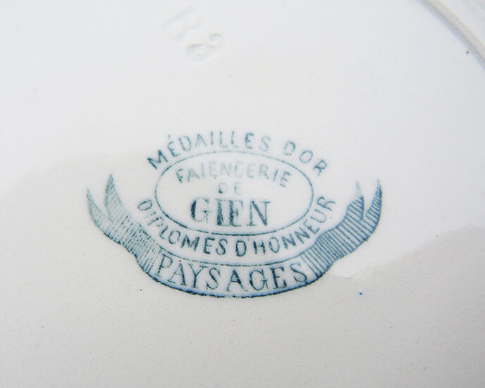 Ancienne assiette à dessert faïencerie de gien : décor paysages