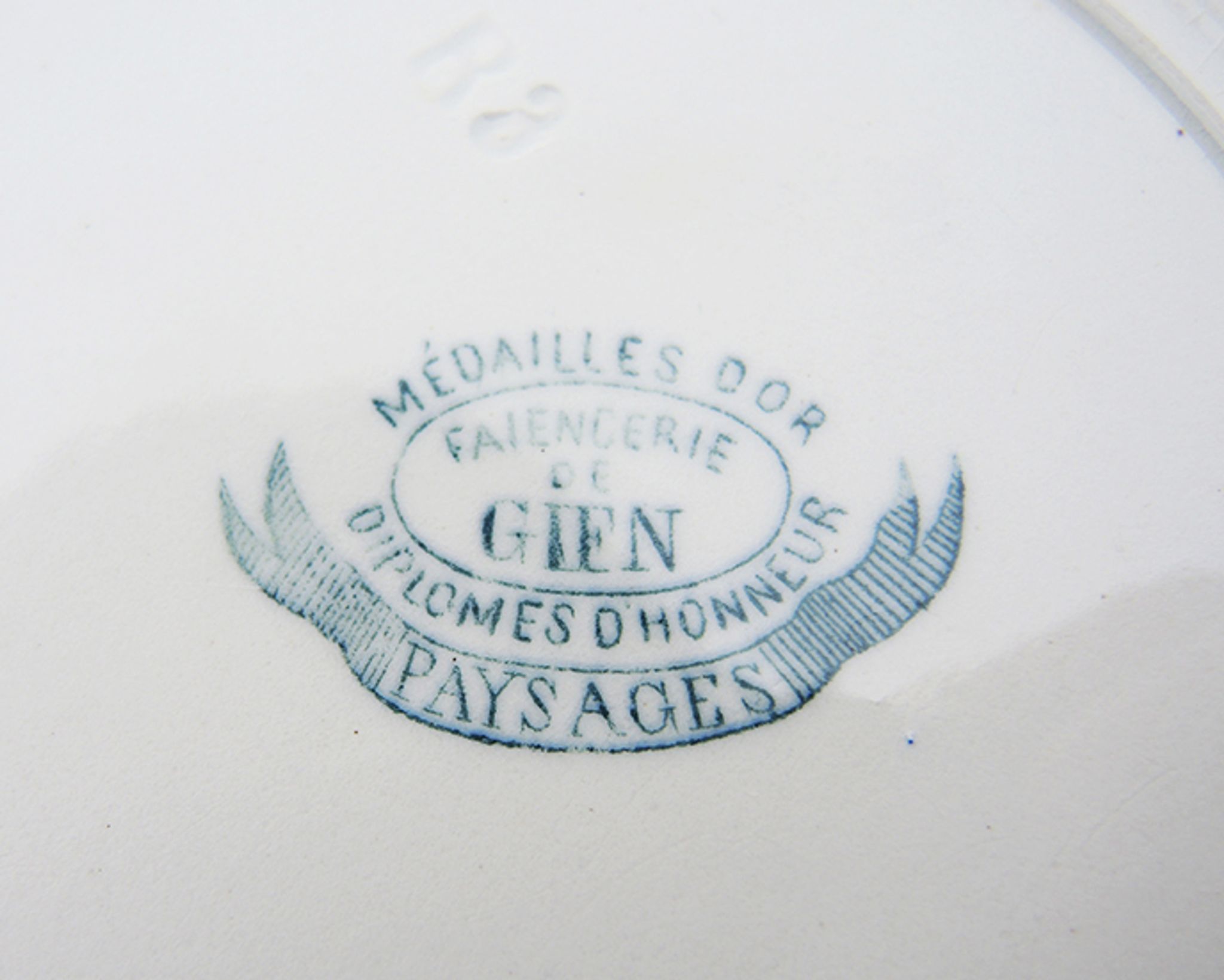 Old faïencerie de gien dessert plate: landscape decor