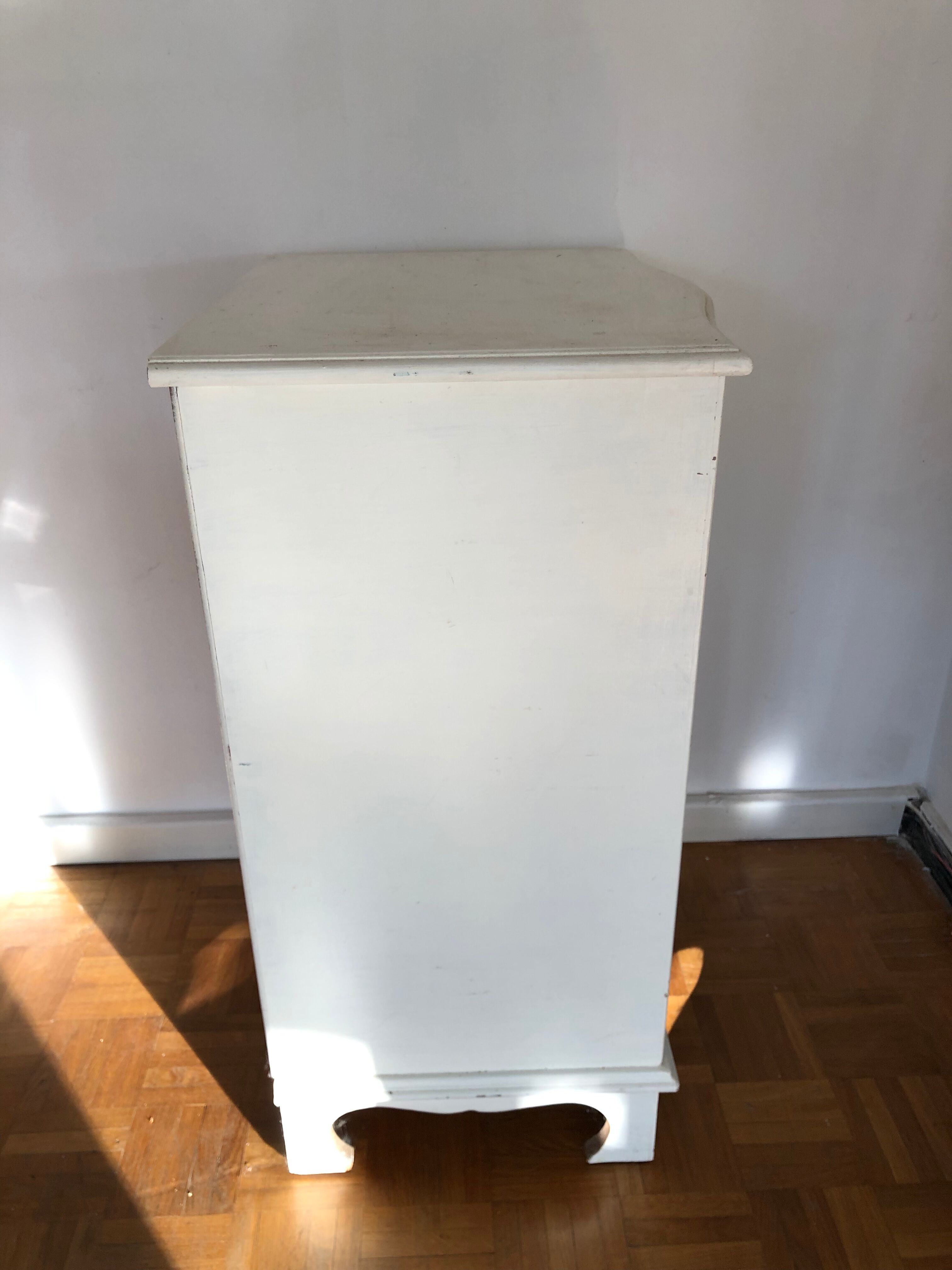 Painted vintage chest of drawers