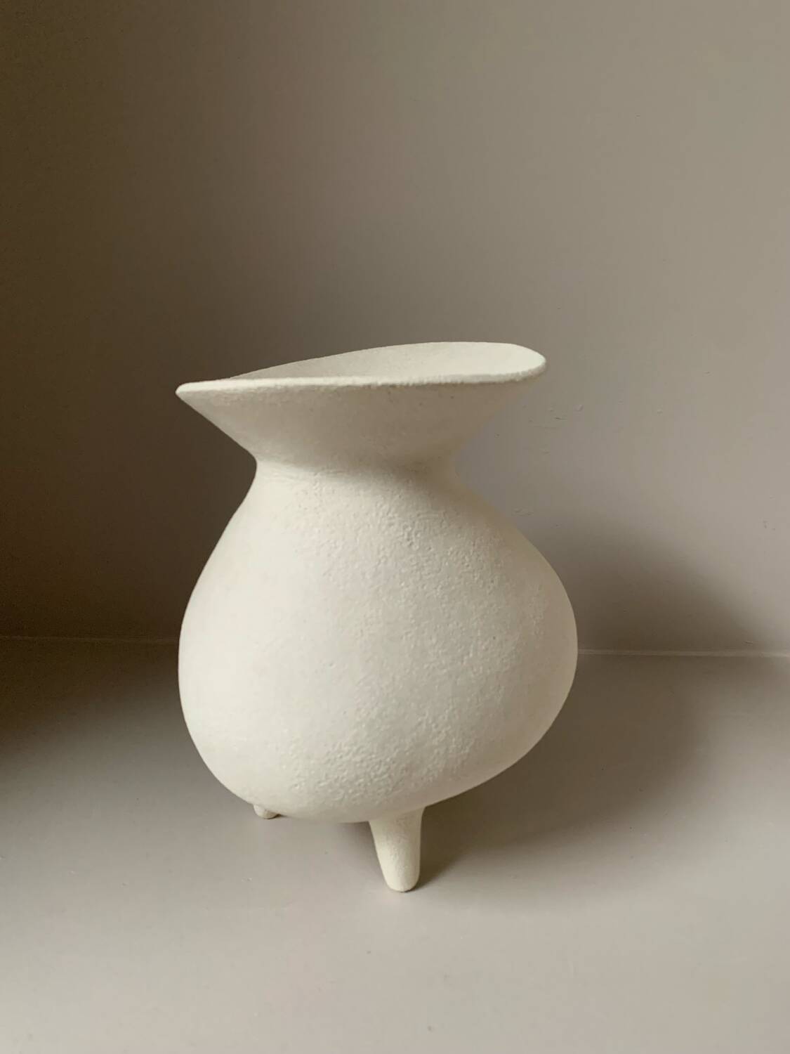 Vase en grès blanc
