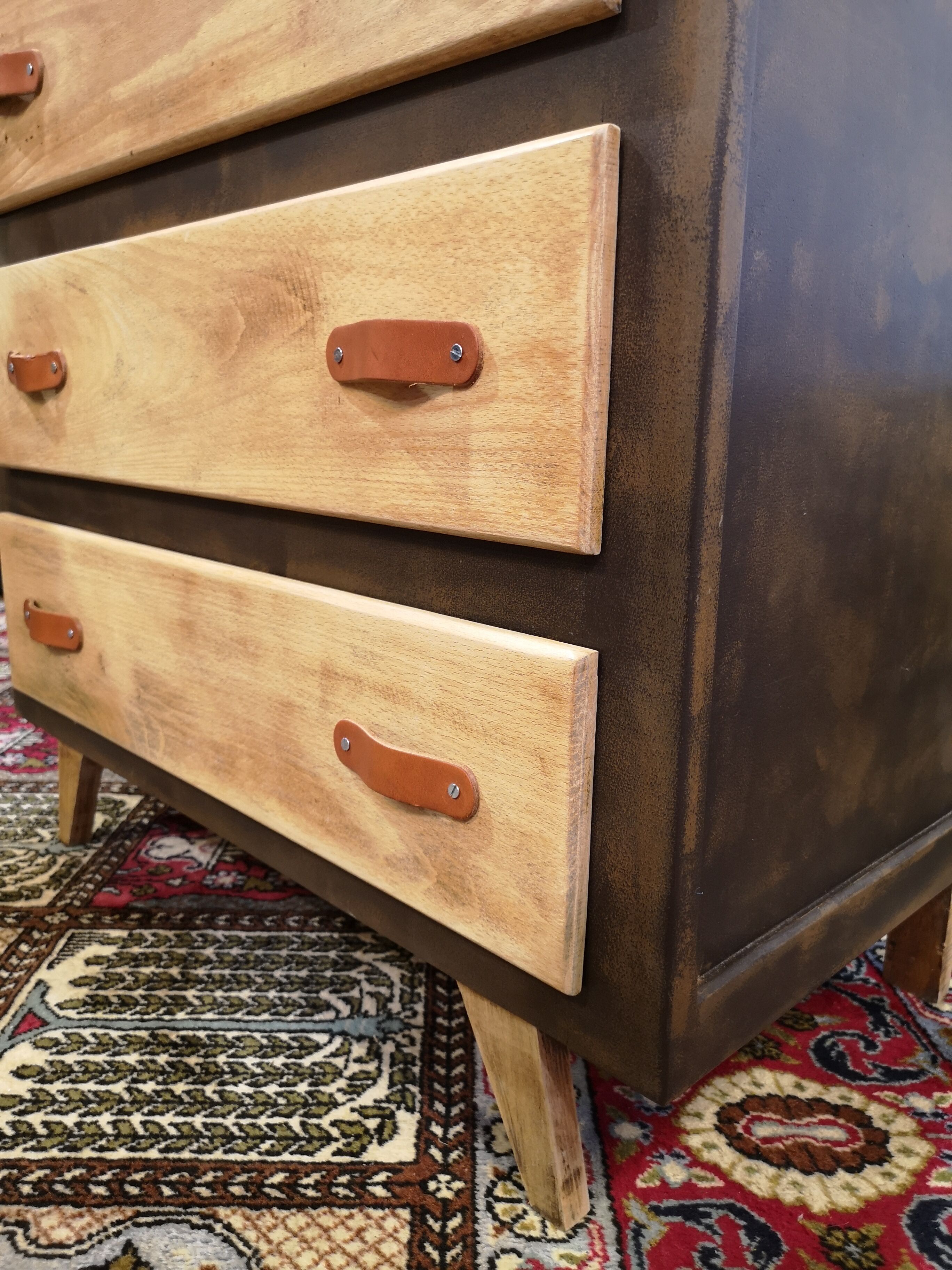 Chest of drawer compass feet
