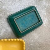 Two dishes, one green and one yellow