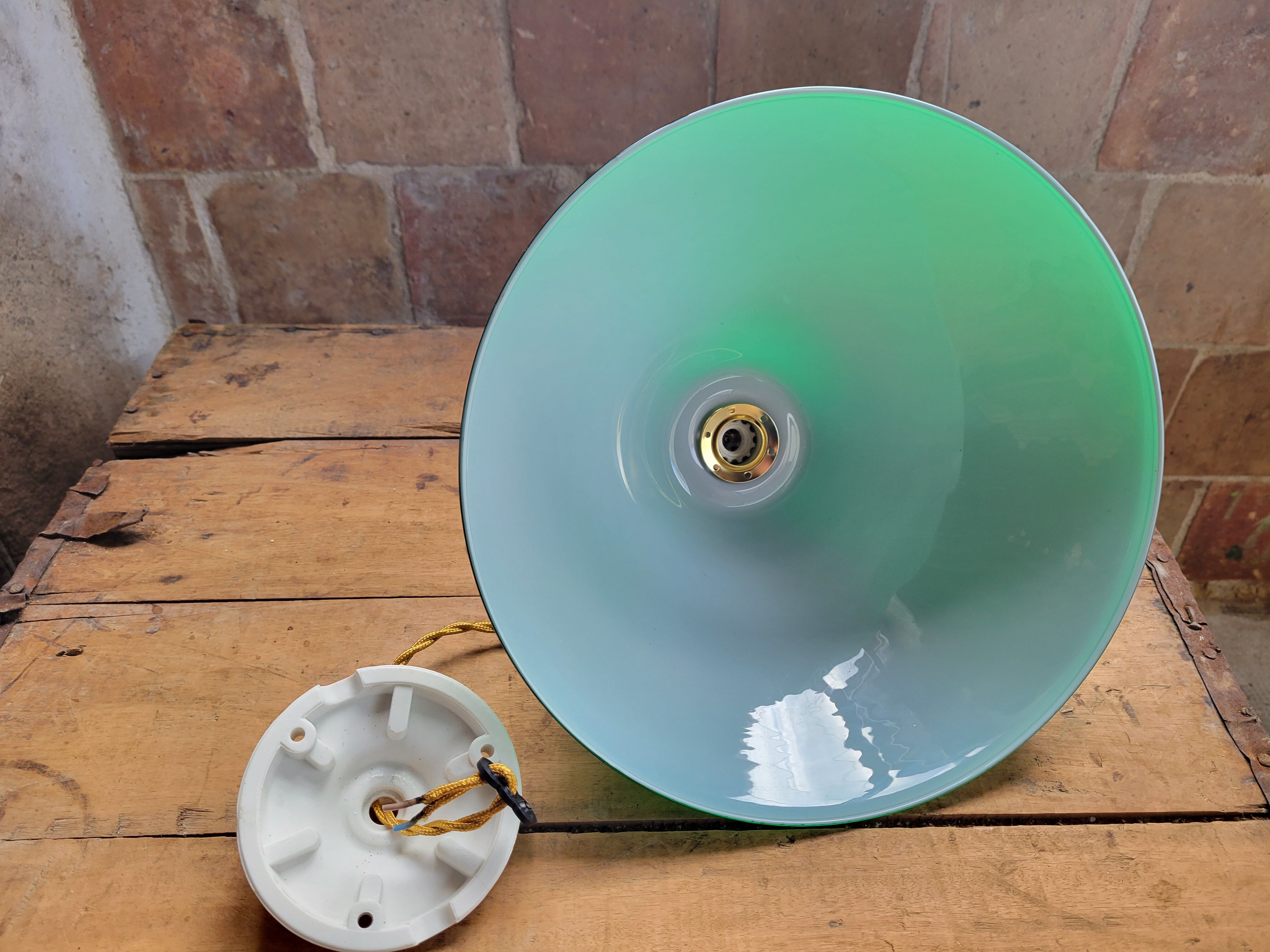 Suspension conique en opaline verte