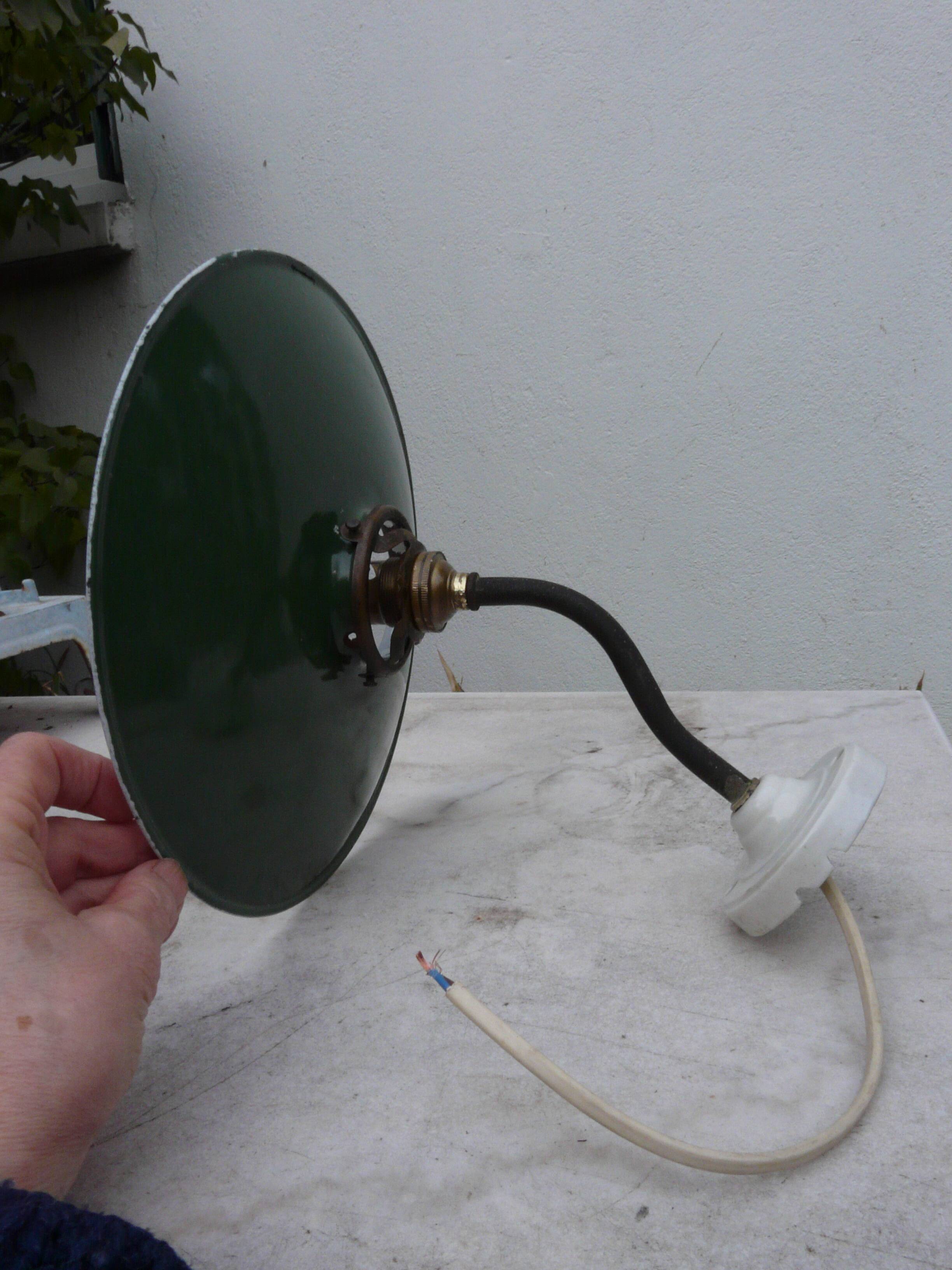 Industrial wall light in enameled sheet metal, swan neck, porcelain base