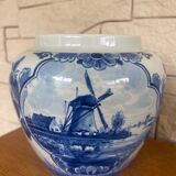 Delf earthenware pot