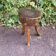 Tabouret tripode en bois massif