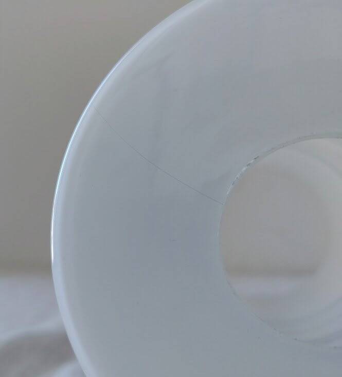 Suspension cylindrique en opaline zébré verre et teck vernis