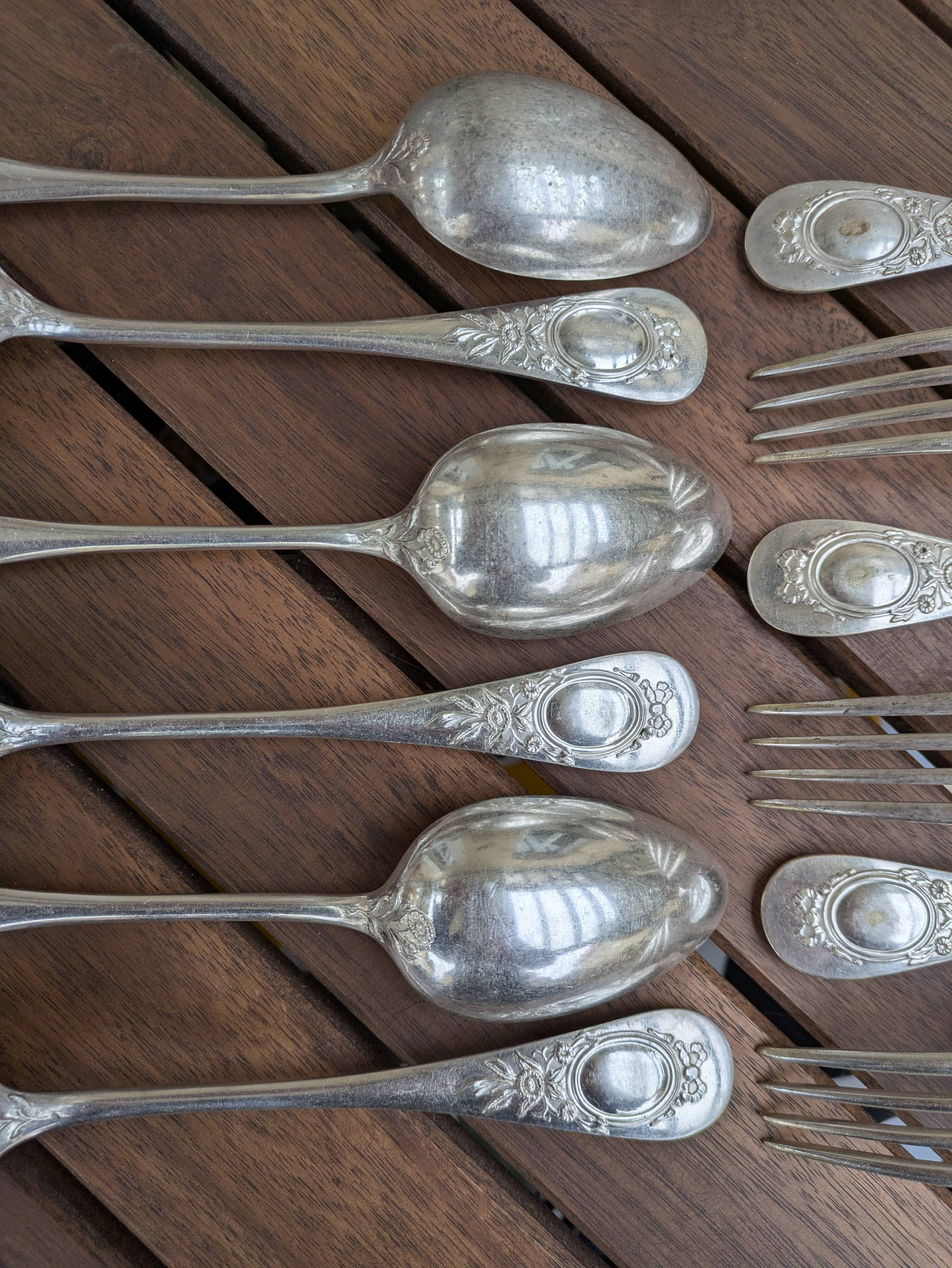 Set of 6 silver plated metal forks and spoons 20g with medallion f