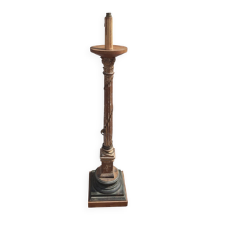 Pique-cierge d’église ancien en bois sculpté transformé en lampe