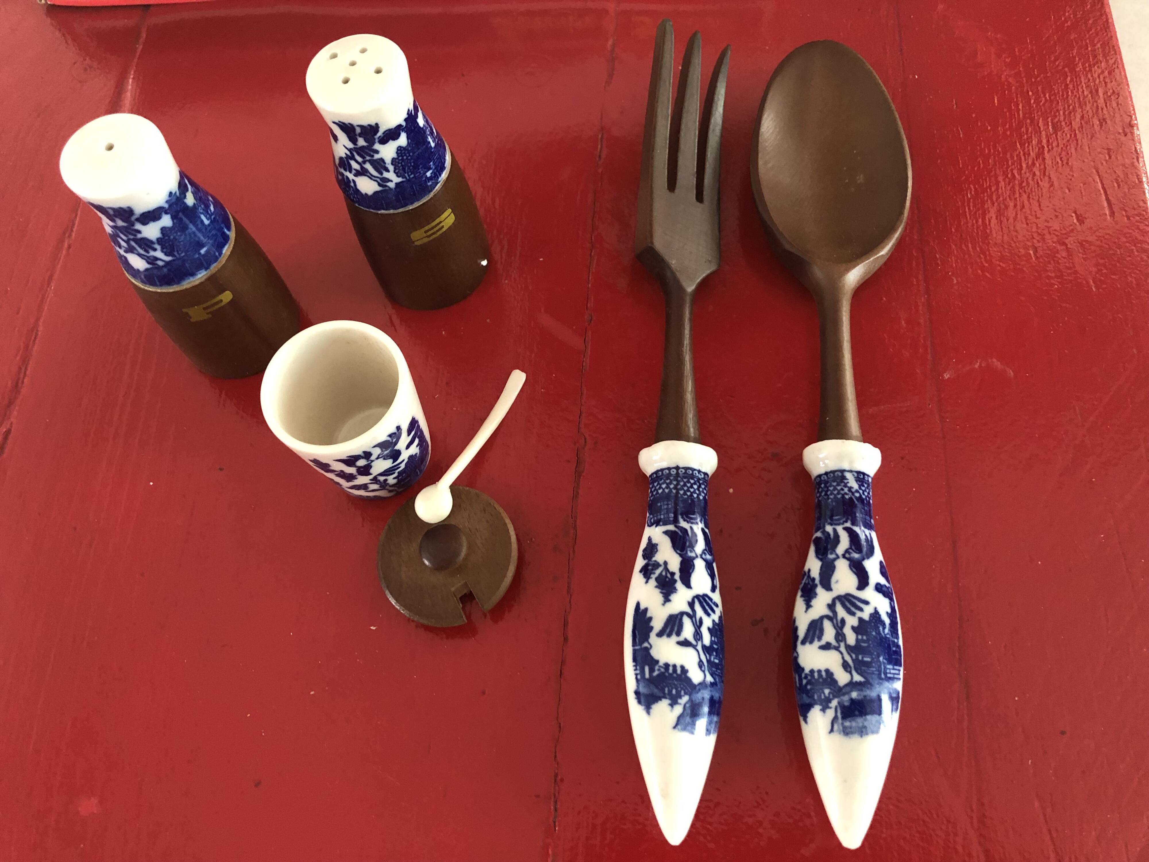 Vintage set salad service salt pepper mustard pot year 1970 new without its packaging o