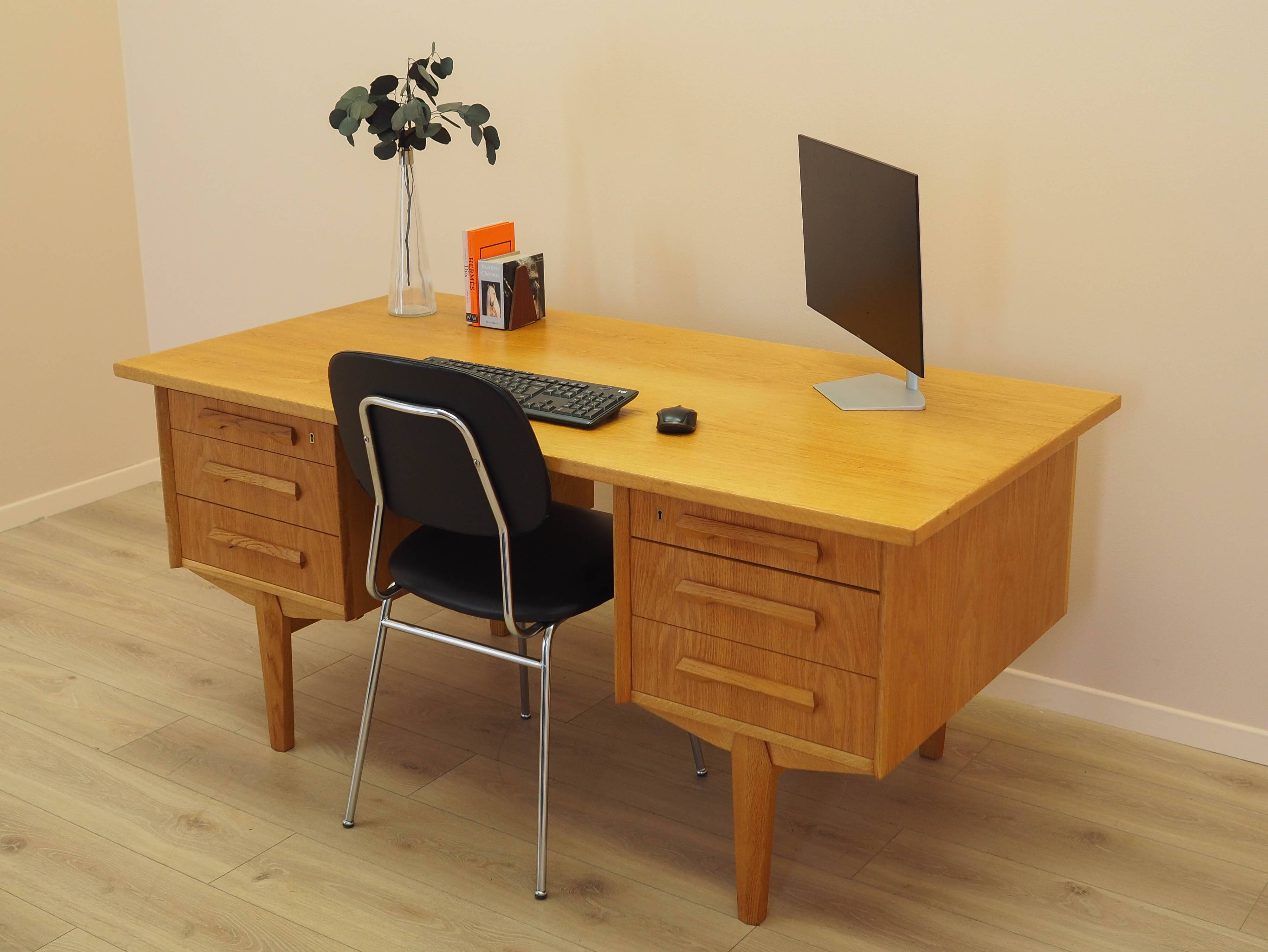 Oak desk, Danish design, 1960s, designer: Henning Kjærnulf