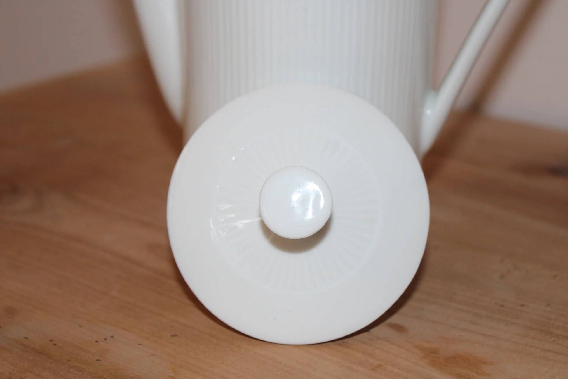 Vintage ribbed white porcelain coffee pot Berry P.L. – Made in France