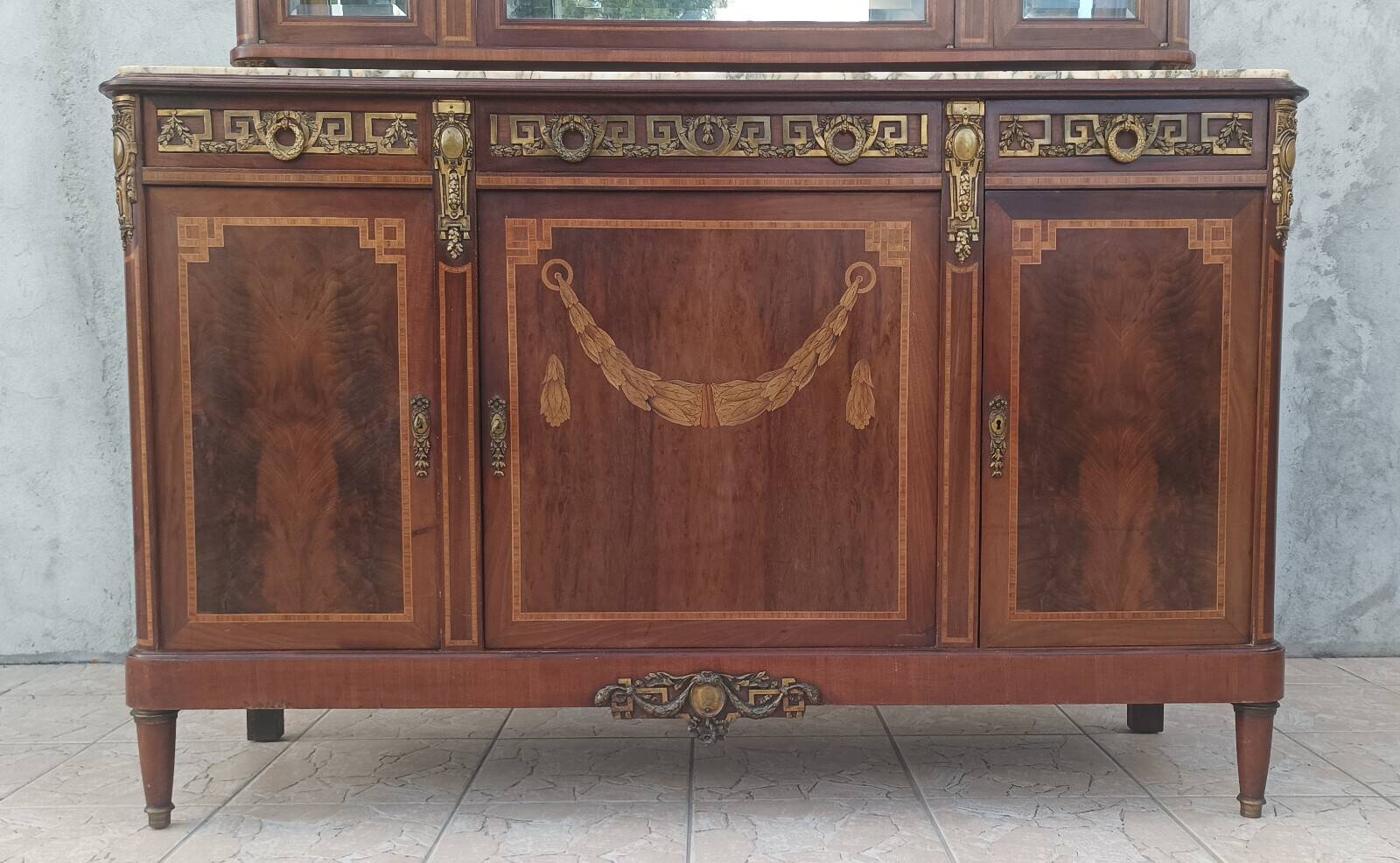 Louis XVI buffet in mahogany veneer and marquetry