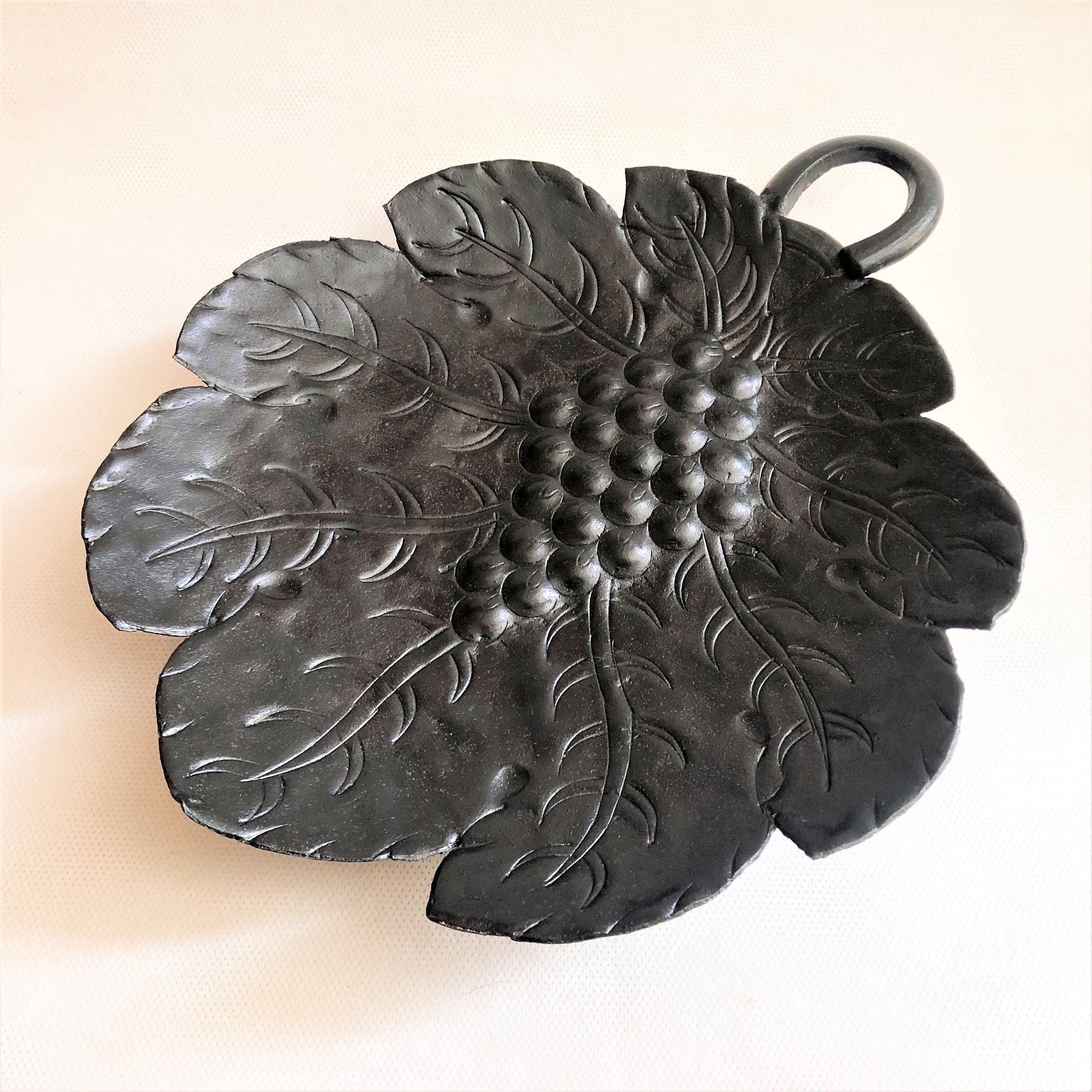 Vide-poche ou plat métal feuille de vigne et grappe de raisin