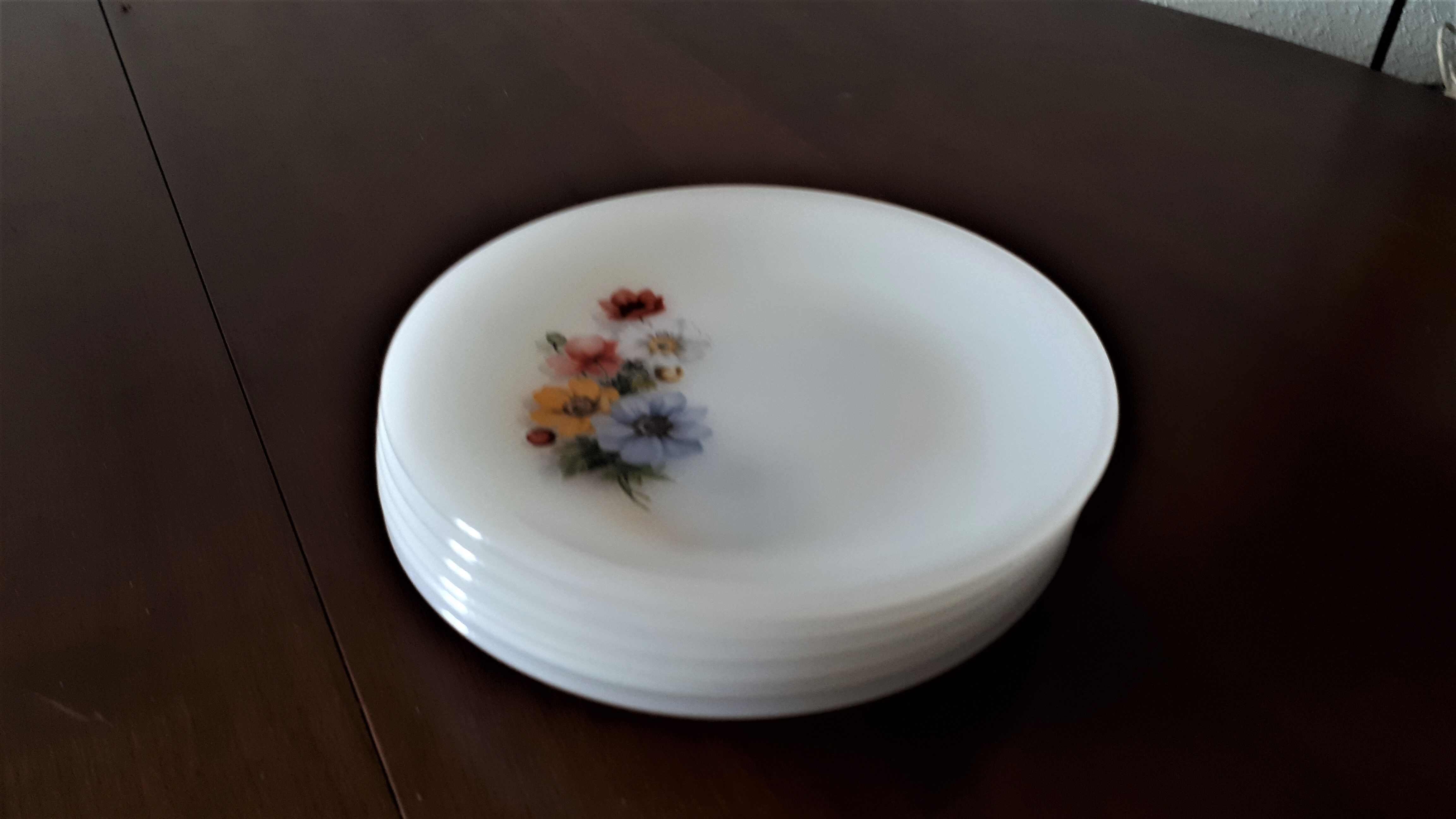 Set of arcopal dessert plates