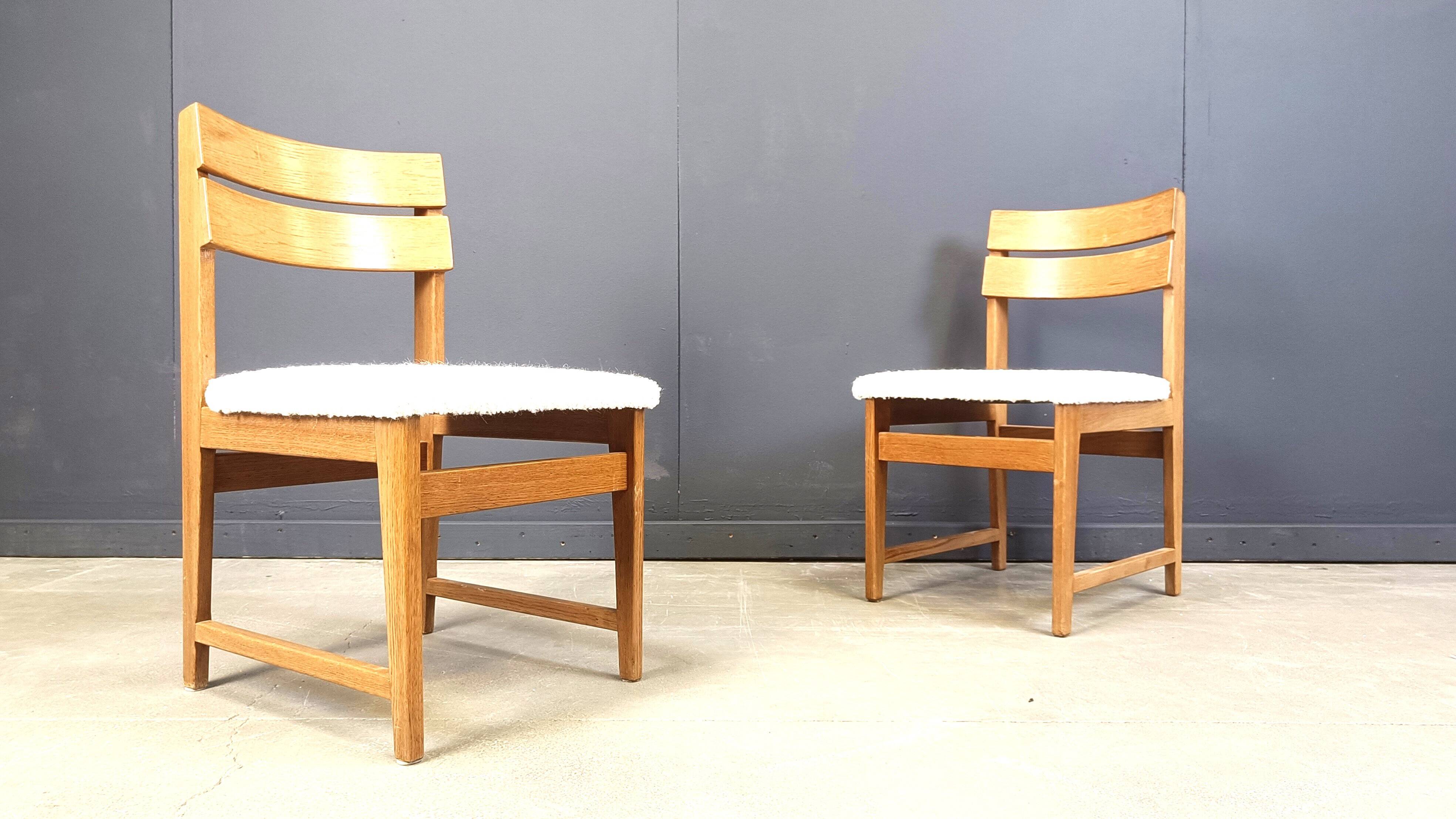 Set of 6 brutalist oak and bouclé fabric dining chairs, 1970s