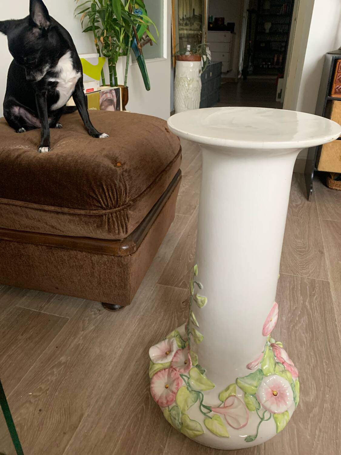 Ceramic pedestal column