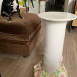 Ceramic pedestal column