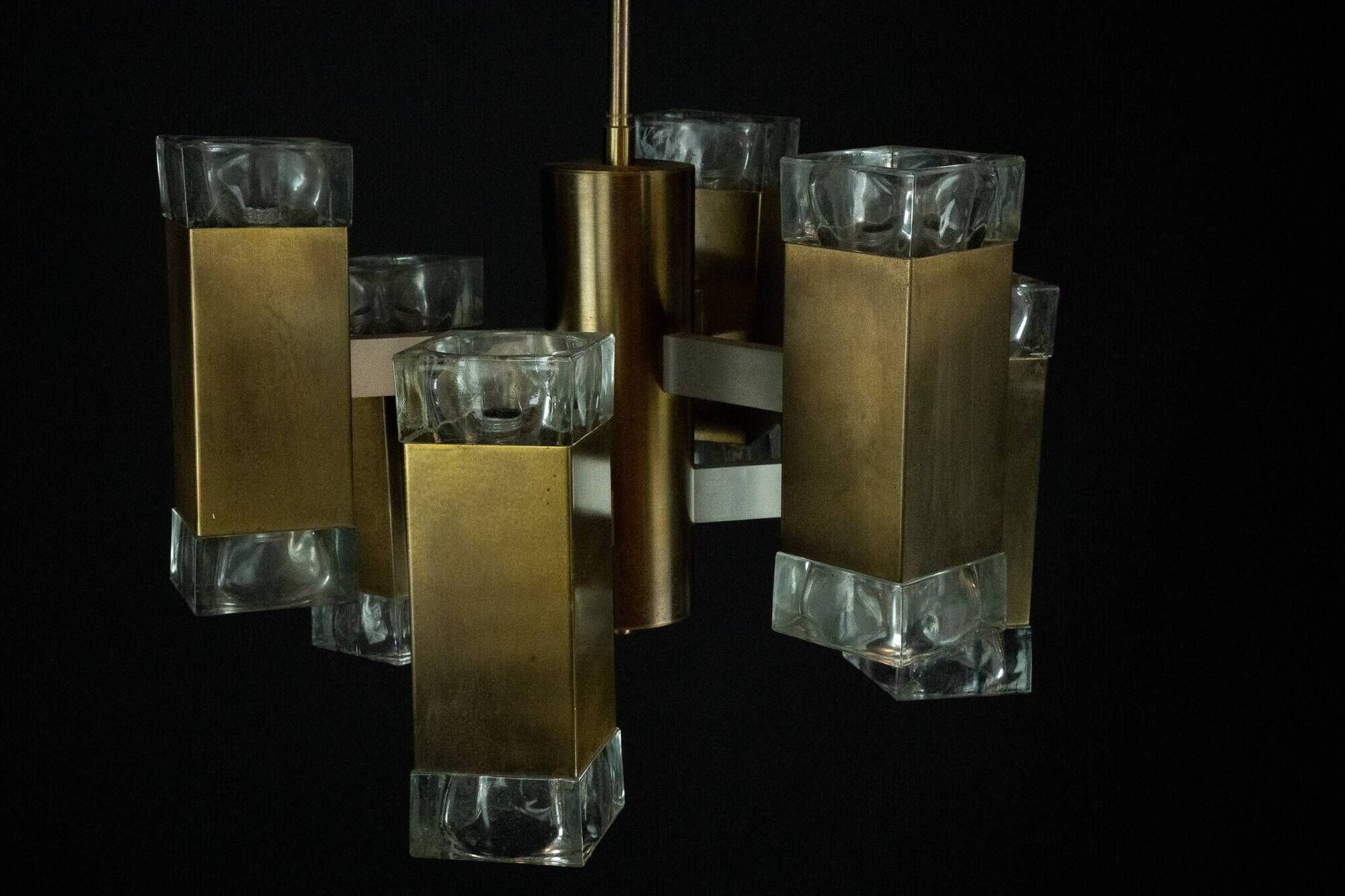 Italian glass and brass 12 lights chandelier produced by Sciolari in the 70