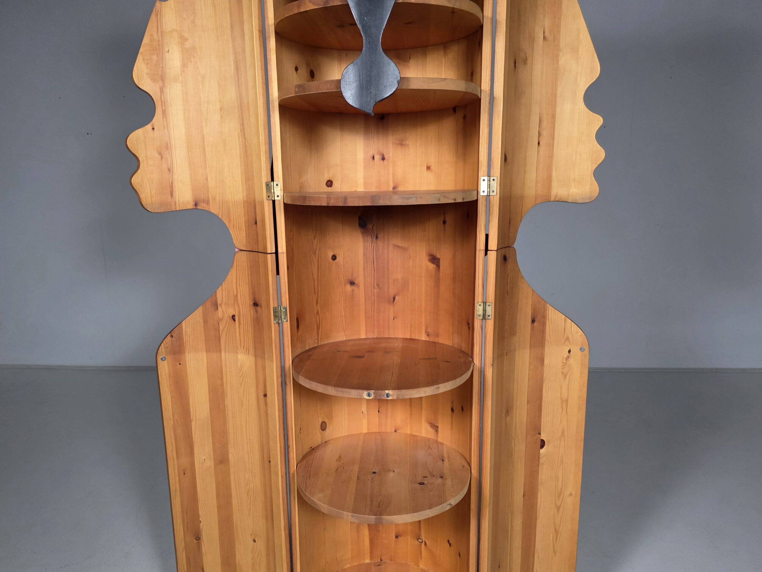 Peter Opsvik “Passion” Cylindra armoire en pin, Norvège, 1986