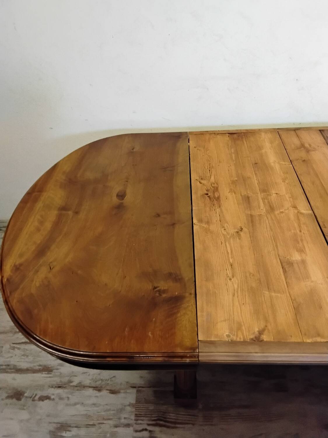 Table ovale en bois avec rallonges