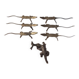 Crocodile knife holders