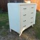Commode vintage à pieds compas peinte en blanc