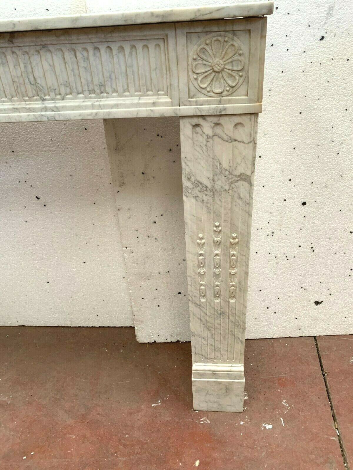 Louis XVI fireplace in 19th century white Carrara marble