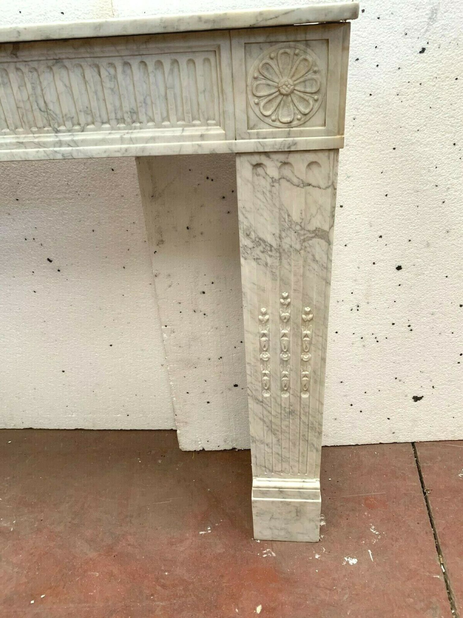 Louis XVI fireplace in 19th century white Carrara marble