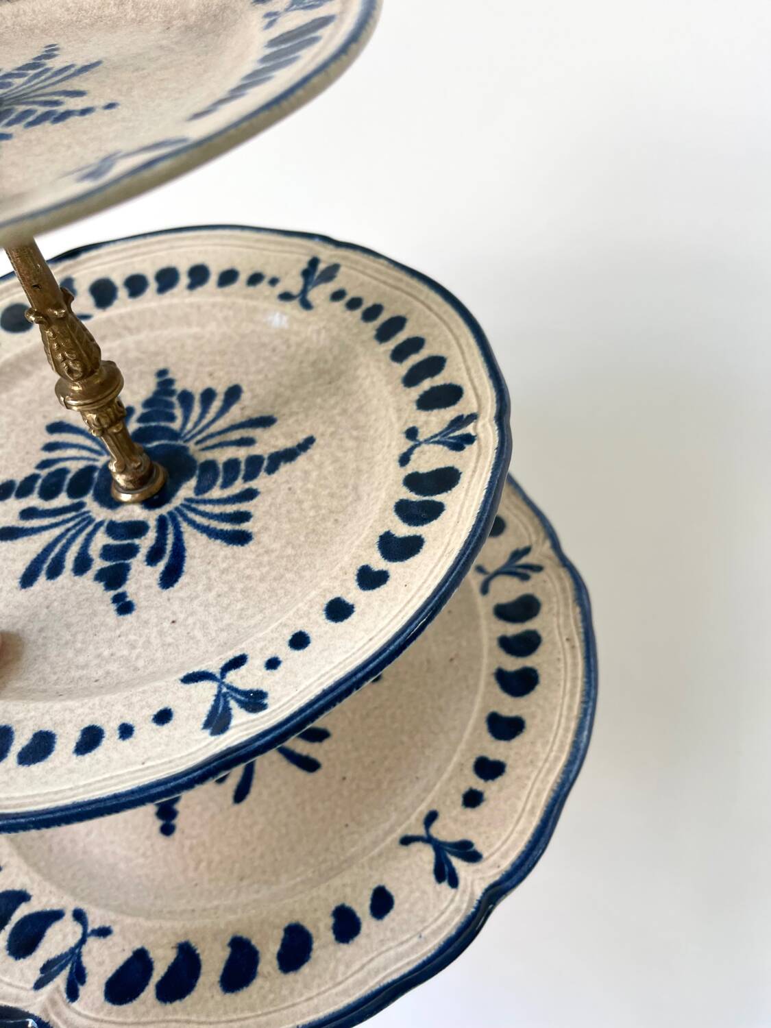 Pornic earthenware display stand.